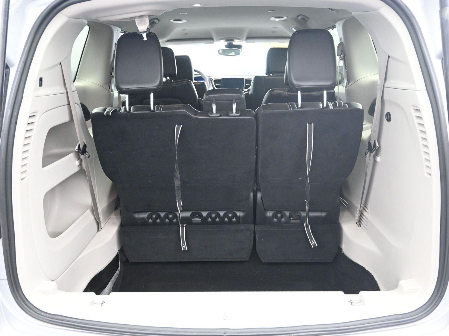 Used 2024 Silver Mist Clearcoat Chrysler Touring L image 14