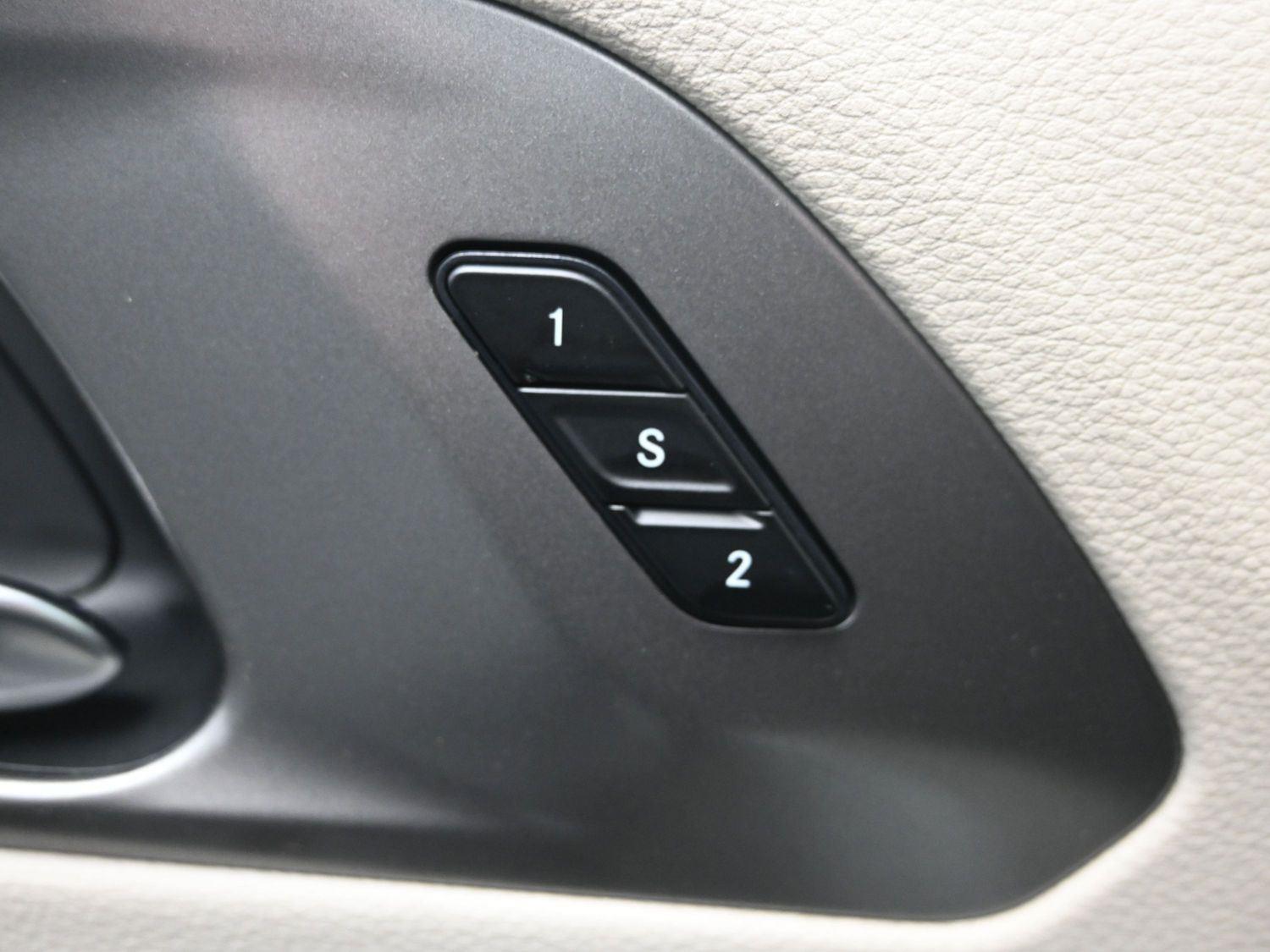 Used 2024 Silver Mist Clearcoat Chrysler Touring L image 17