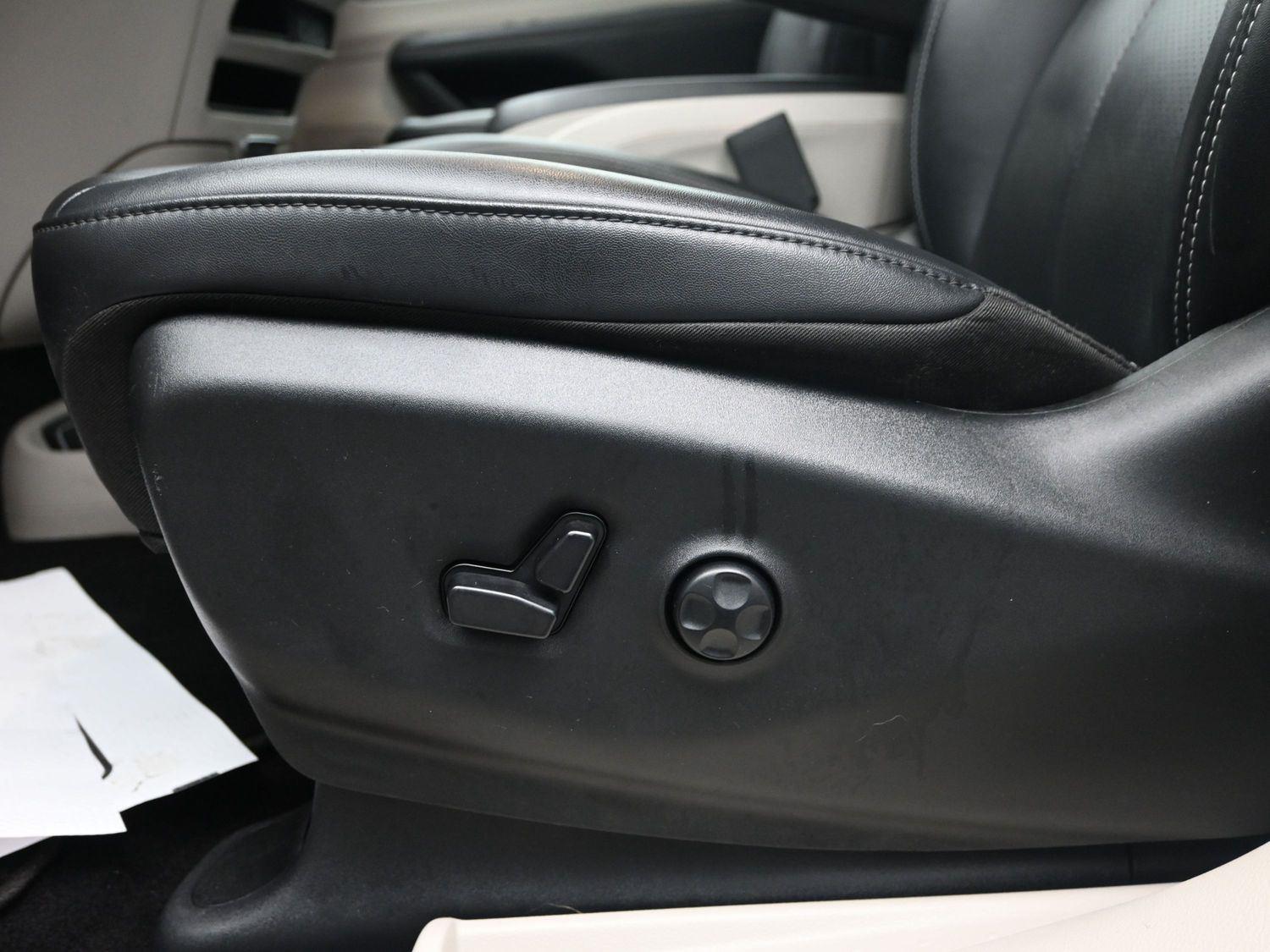 Used 2024 Silver Mist Clearcoat Chrysler Touring L image 18