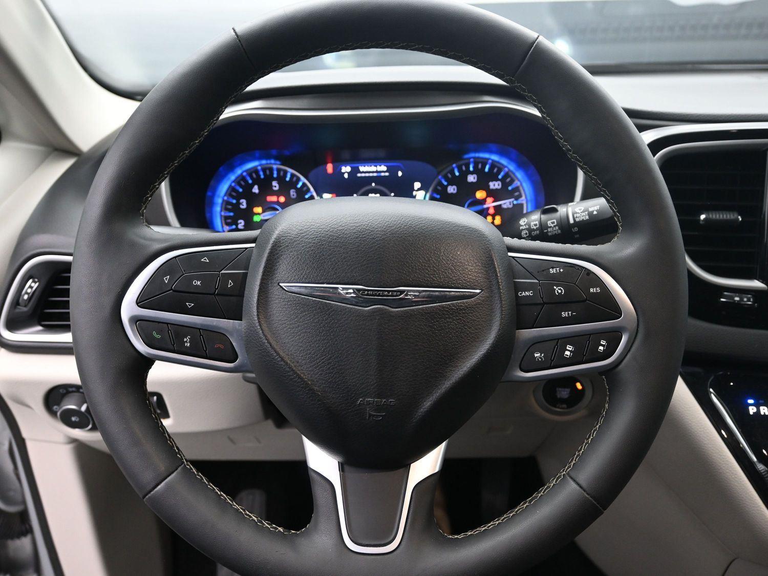 Used 2024 Silver Mist Clearcoat Chrysler Touring L image 19