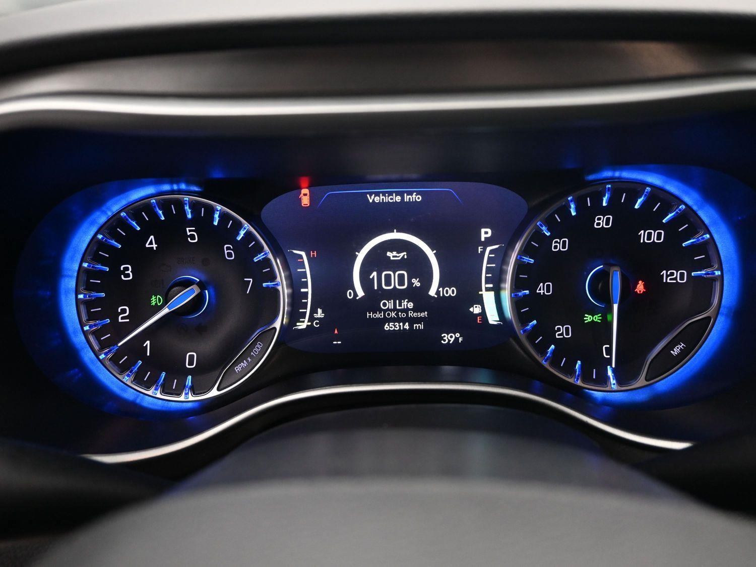 Used 2024 Silver Mist Clearcoat Chrysler Touring L image 22