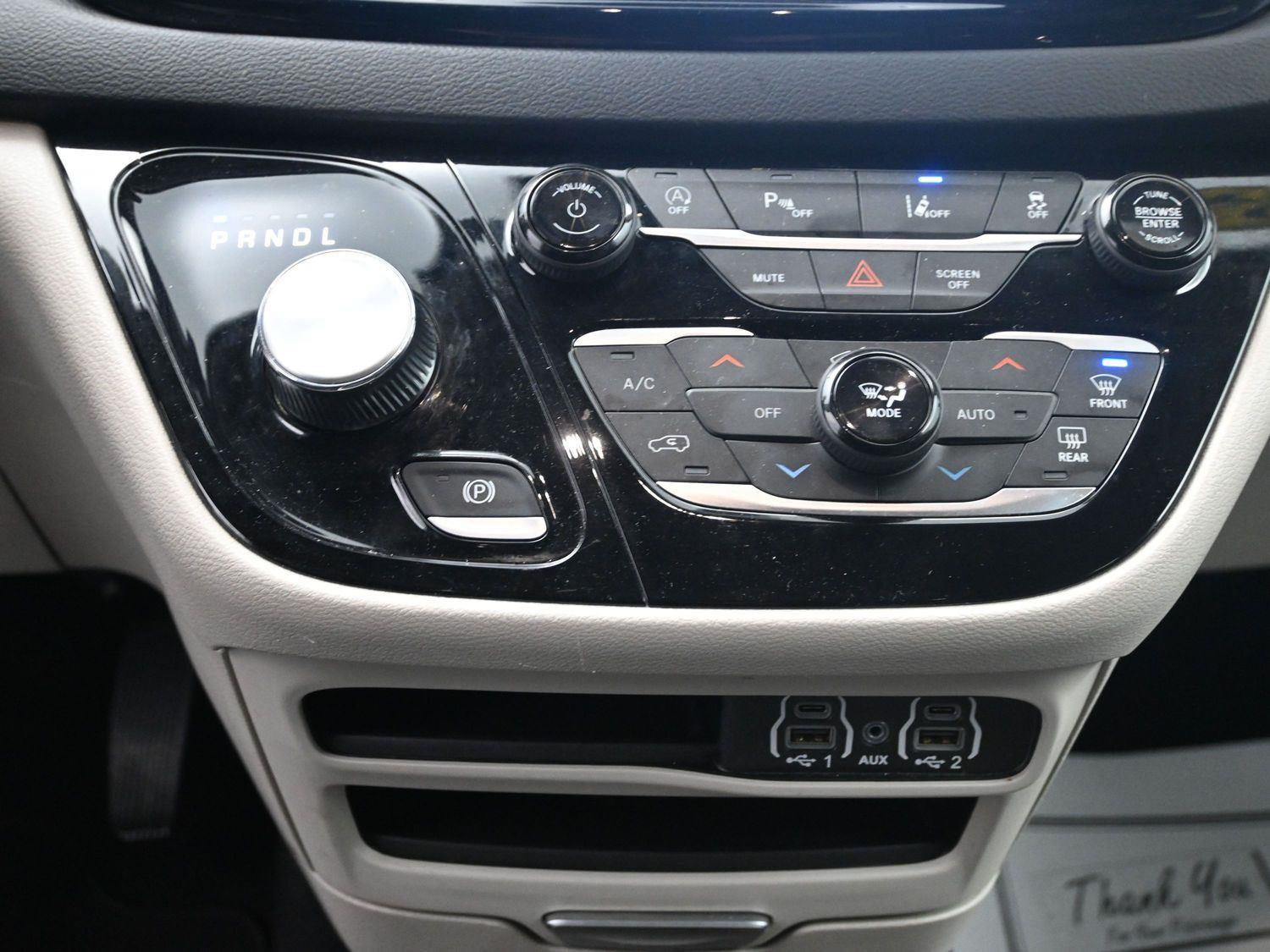 Used 2024 Silver Mist Clearcoat Chrysler Touring L image 26