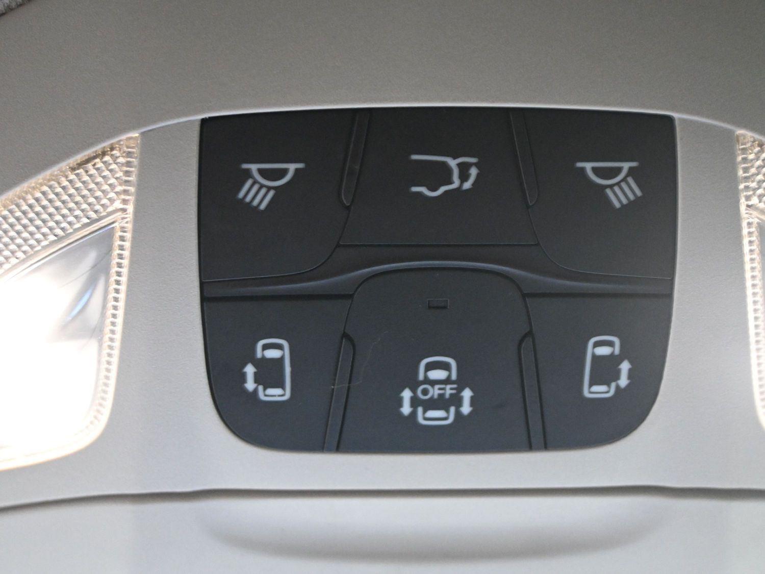 Used 2024 Silver Mist Clearcoat Chrysler Touring L image 28