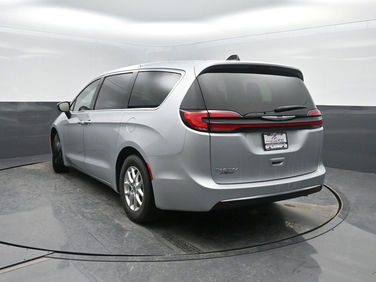 Used 2024 Silver Mist Clearcoat Chrysler Touring L image 40