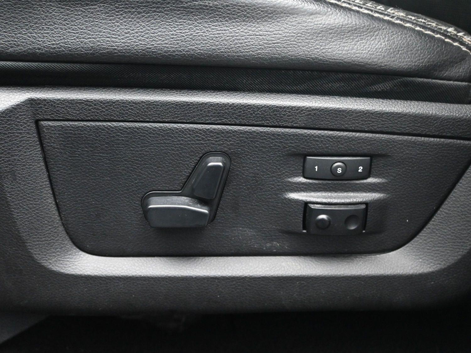 Used 2016 Bright Silver Metallic Clearcoat Ram Laramie image 19