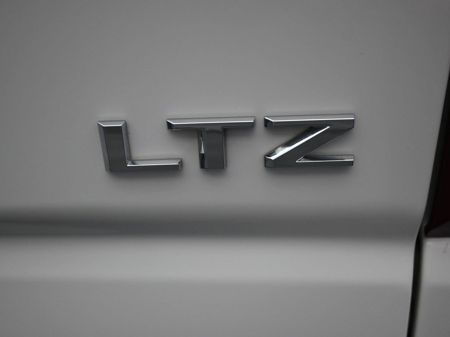 Used 2020 Summit White Chevrolet LTZ image 17
