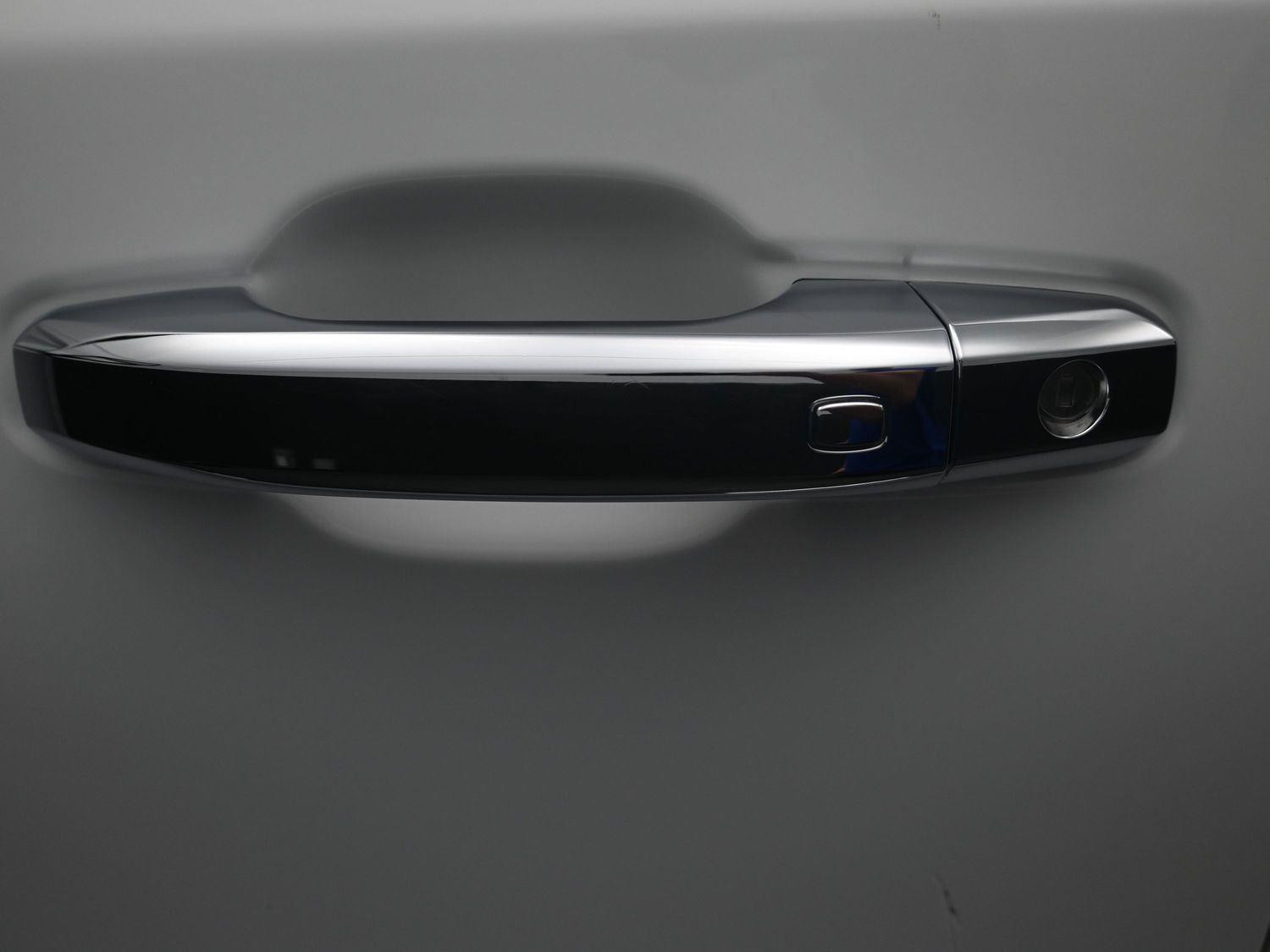 Used 2020 Summit White Chevrolet LTZ image 21