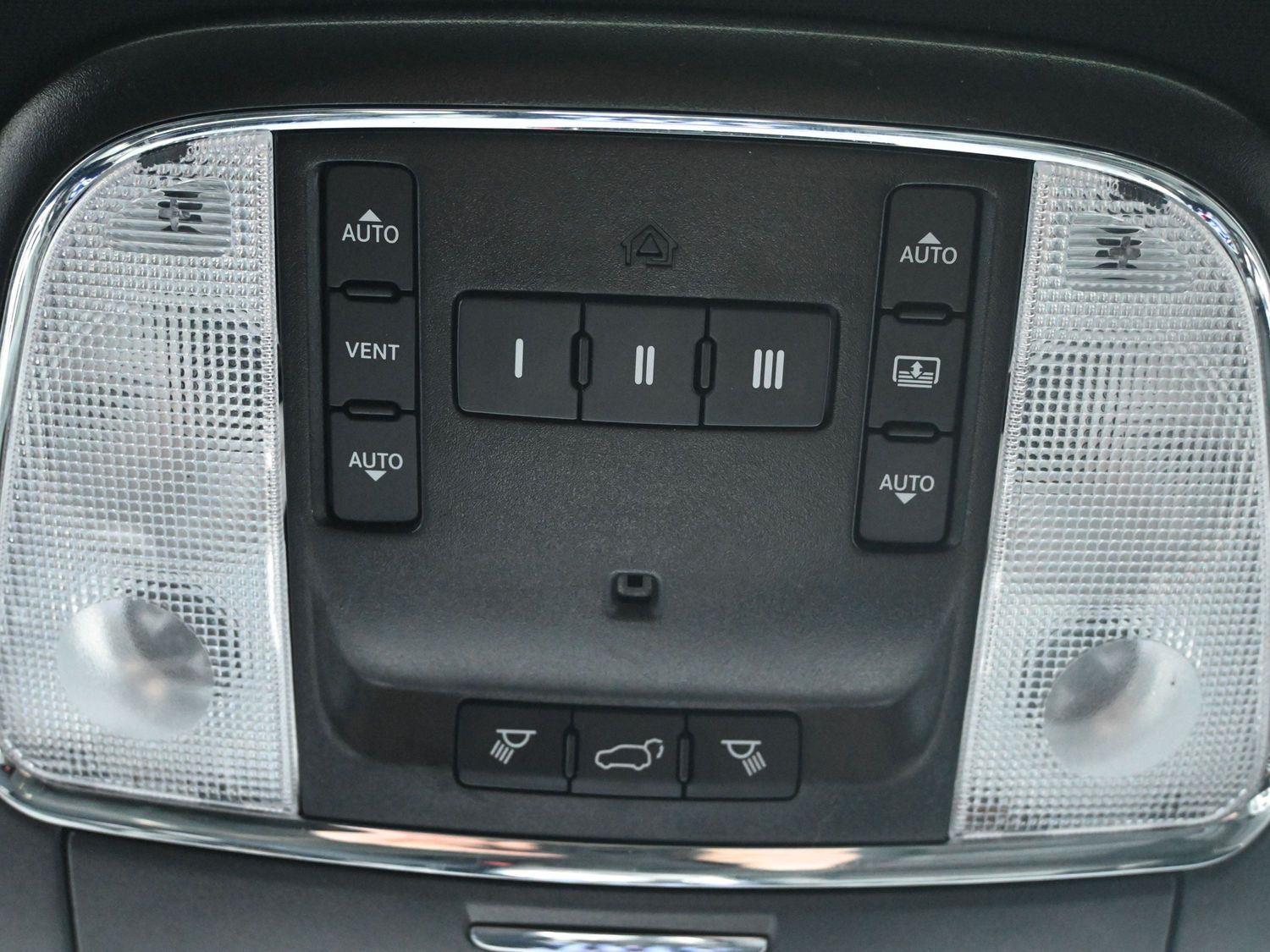 Used 2021 GRAY JEEP  image 28