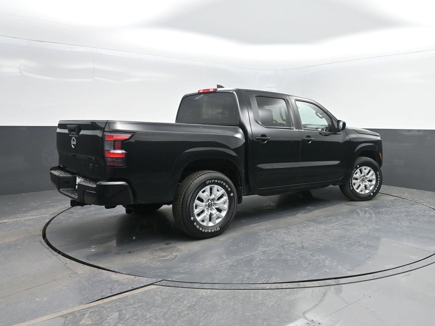 Used 2023  NISSAN  image 2