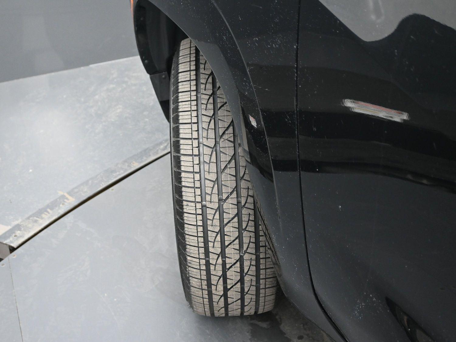 Used 2023  NISSAN  image 5