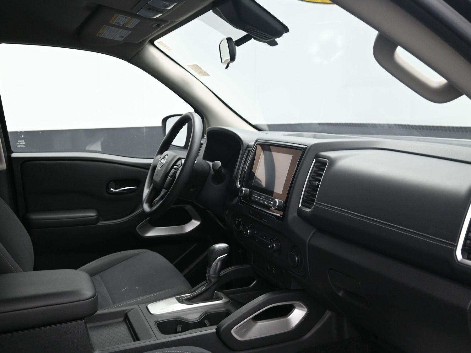 Used 2023  NISSAN  image 8