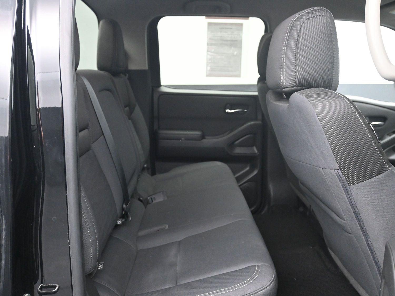 Used 2023  NISSAN  image 9