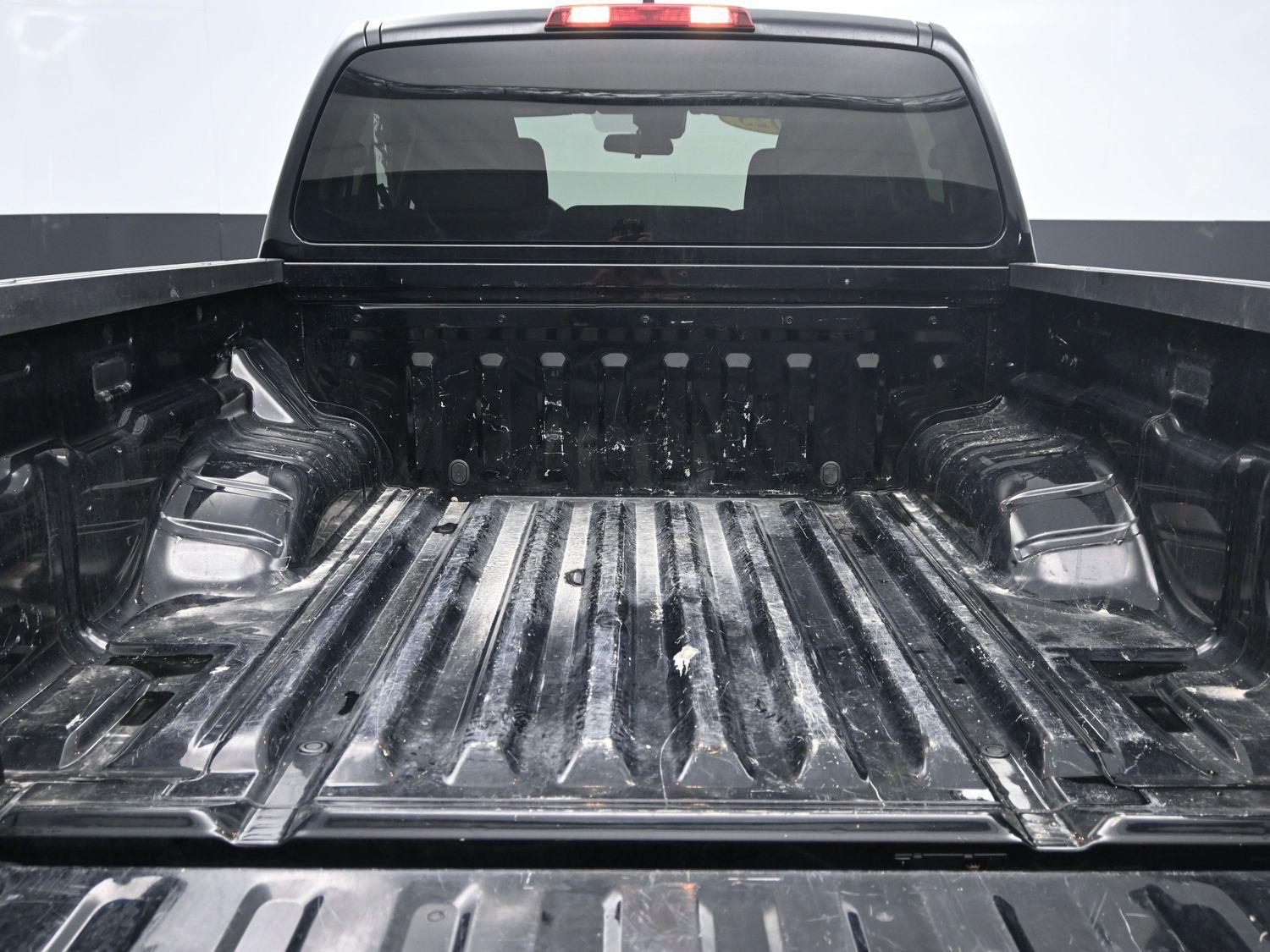 Used 2023  NISSAN  image 11