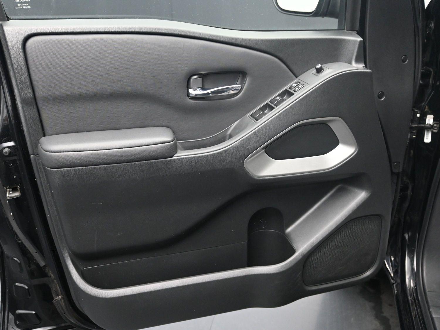 Used 2023  NISSAN  image 13