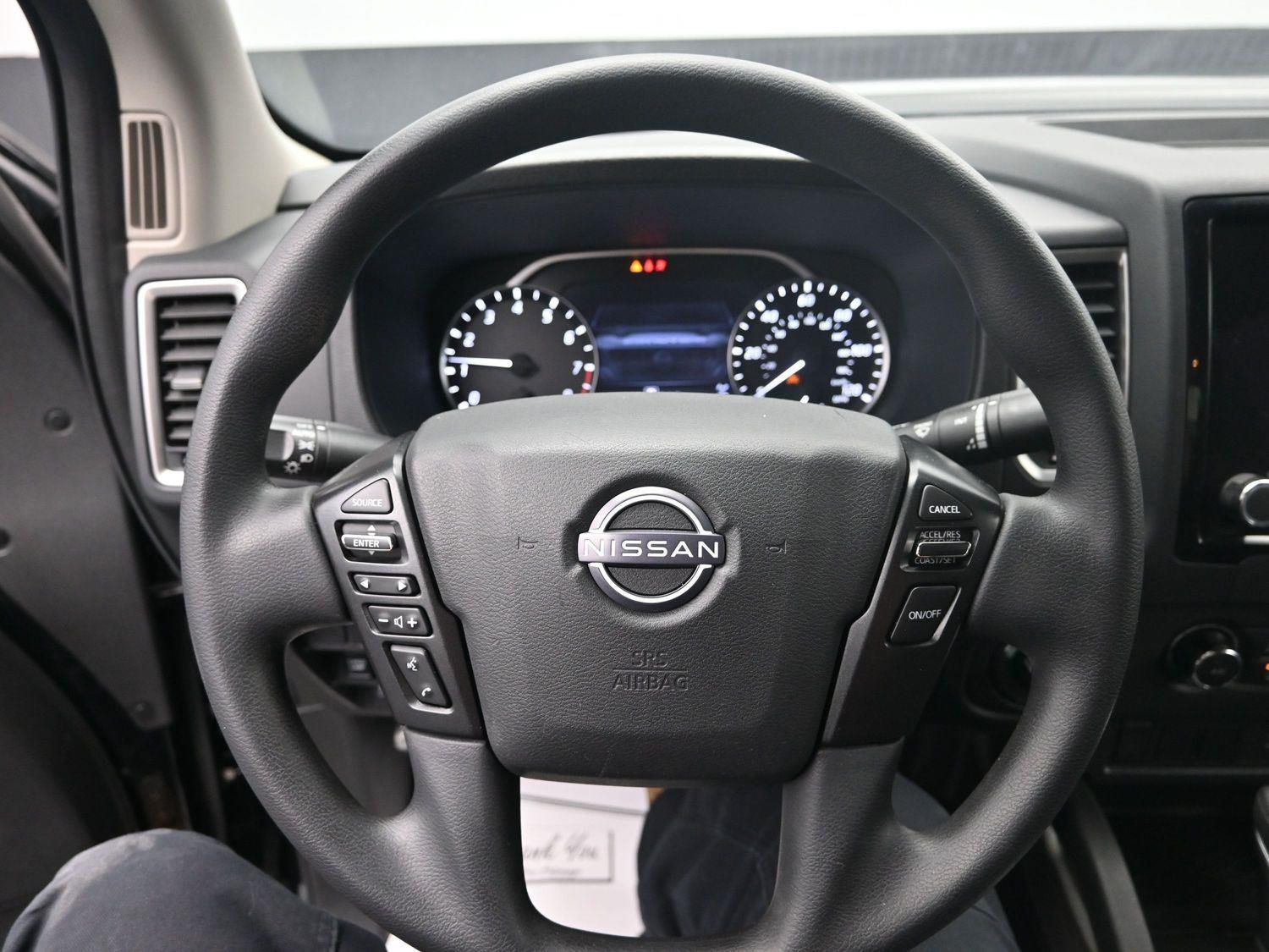 Used 2023  NISSAN  image 16