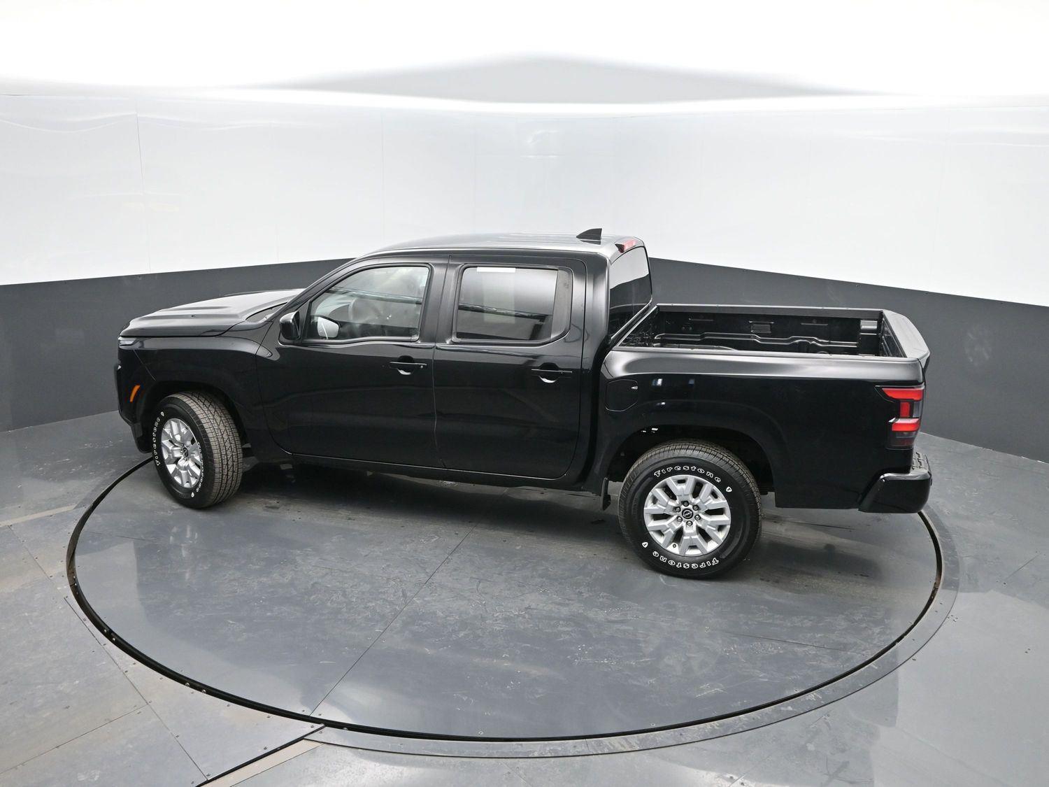 Used 2023  NISSAN  image 30