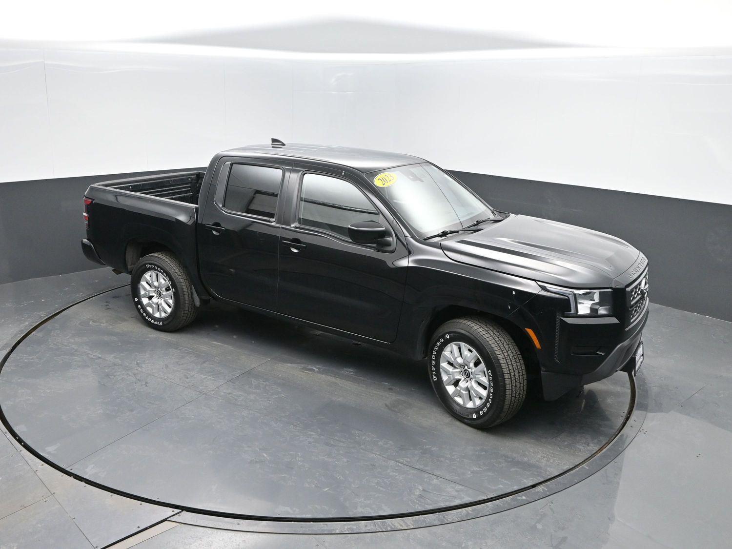 Used 2023  NISSAN  image 32