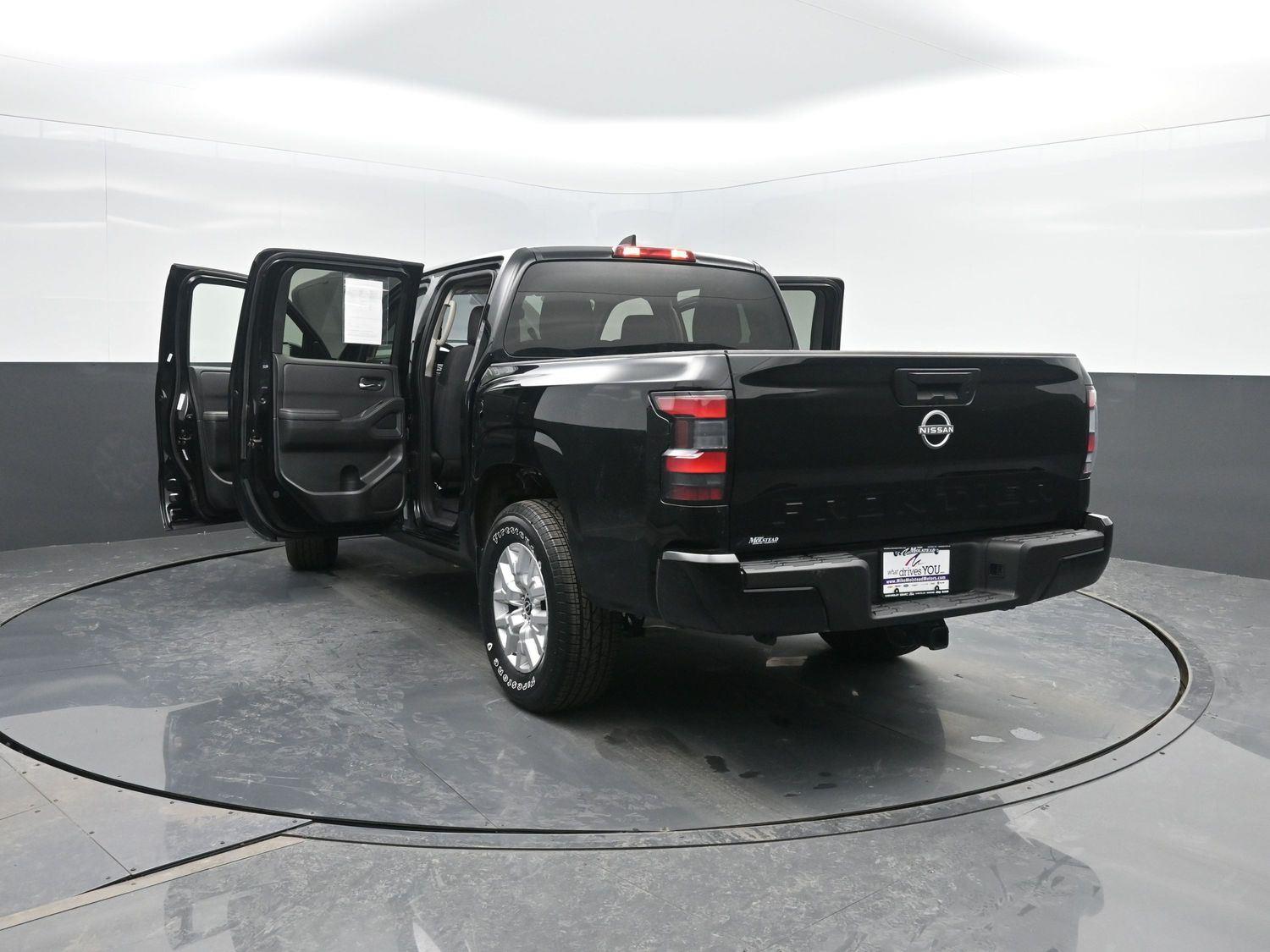 Used 2023  NISSAN  image 39