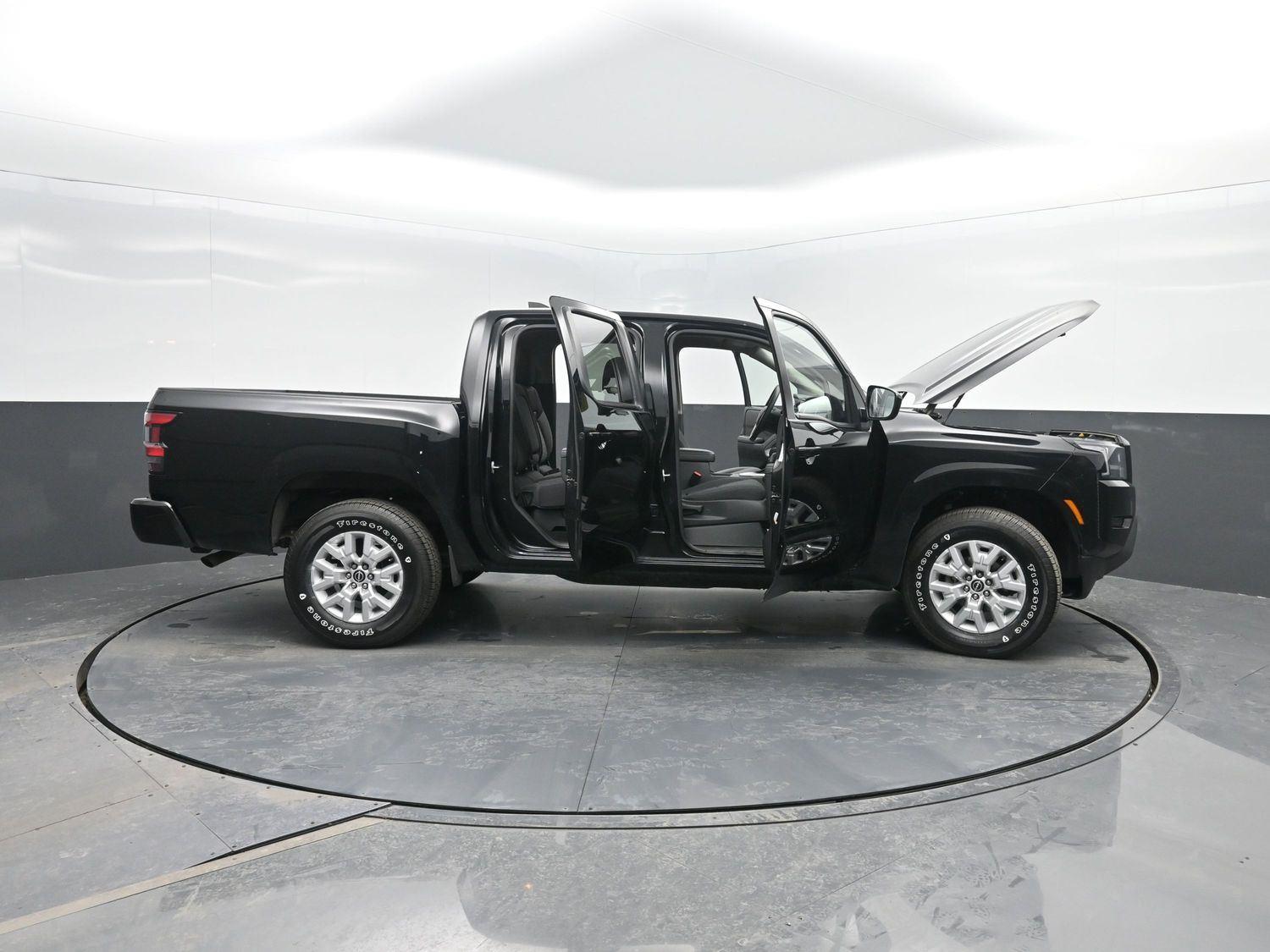 Used 2023  NISSAN  image 40