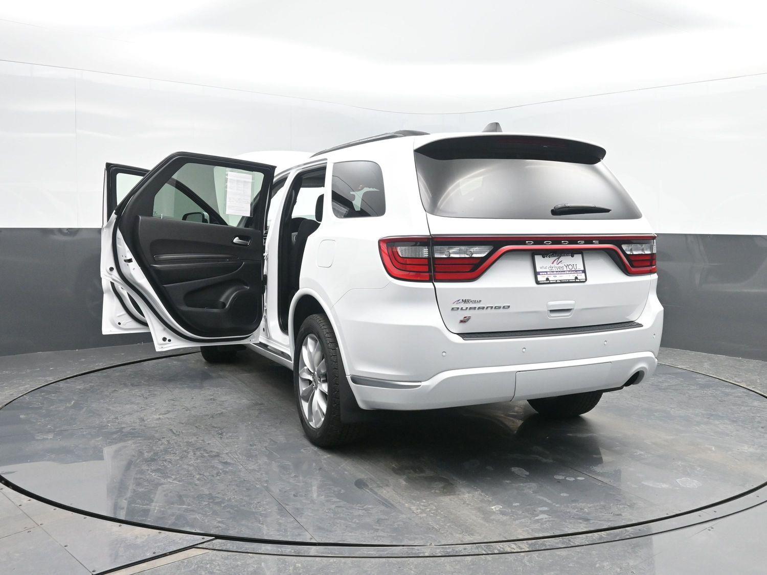 Used 2022 White Knuckle Clearcoat Dodge SXT image 42