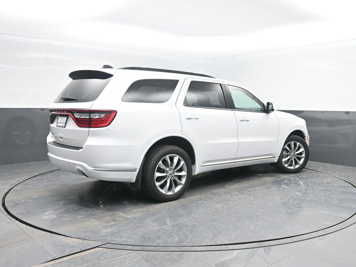 Used 2022 White Knuckle Clearcoat Dodge SXT image 2