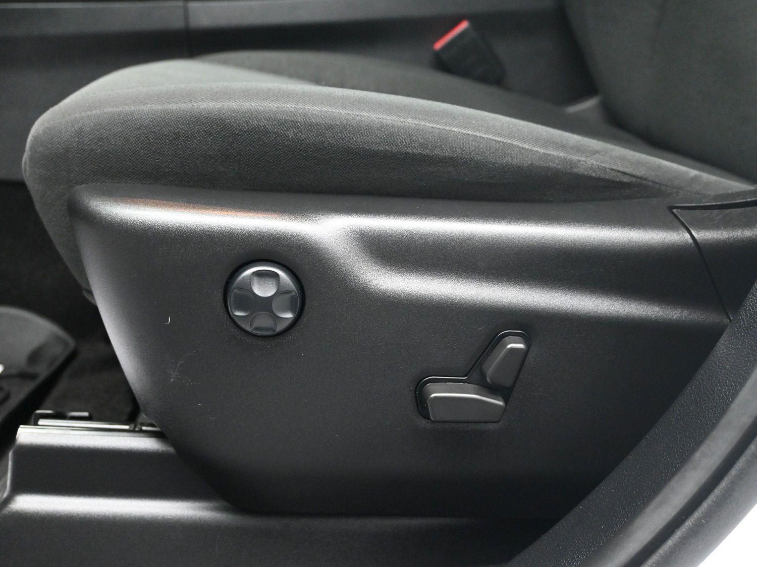 Used 2022 White Knuckle Clearcoat Dodge SXT image 17