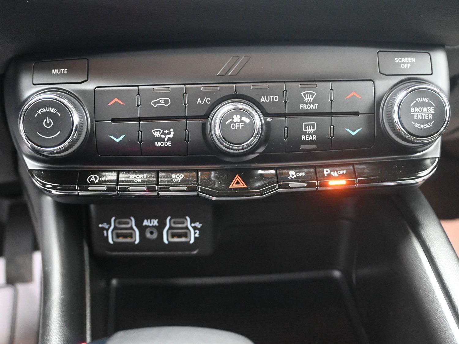 Used 2022 White Knuckle Clearcoat Dodge SXT image 26