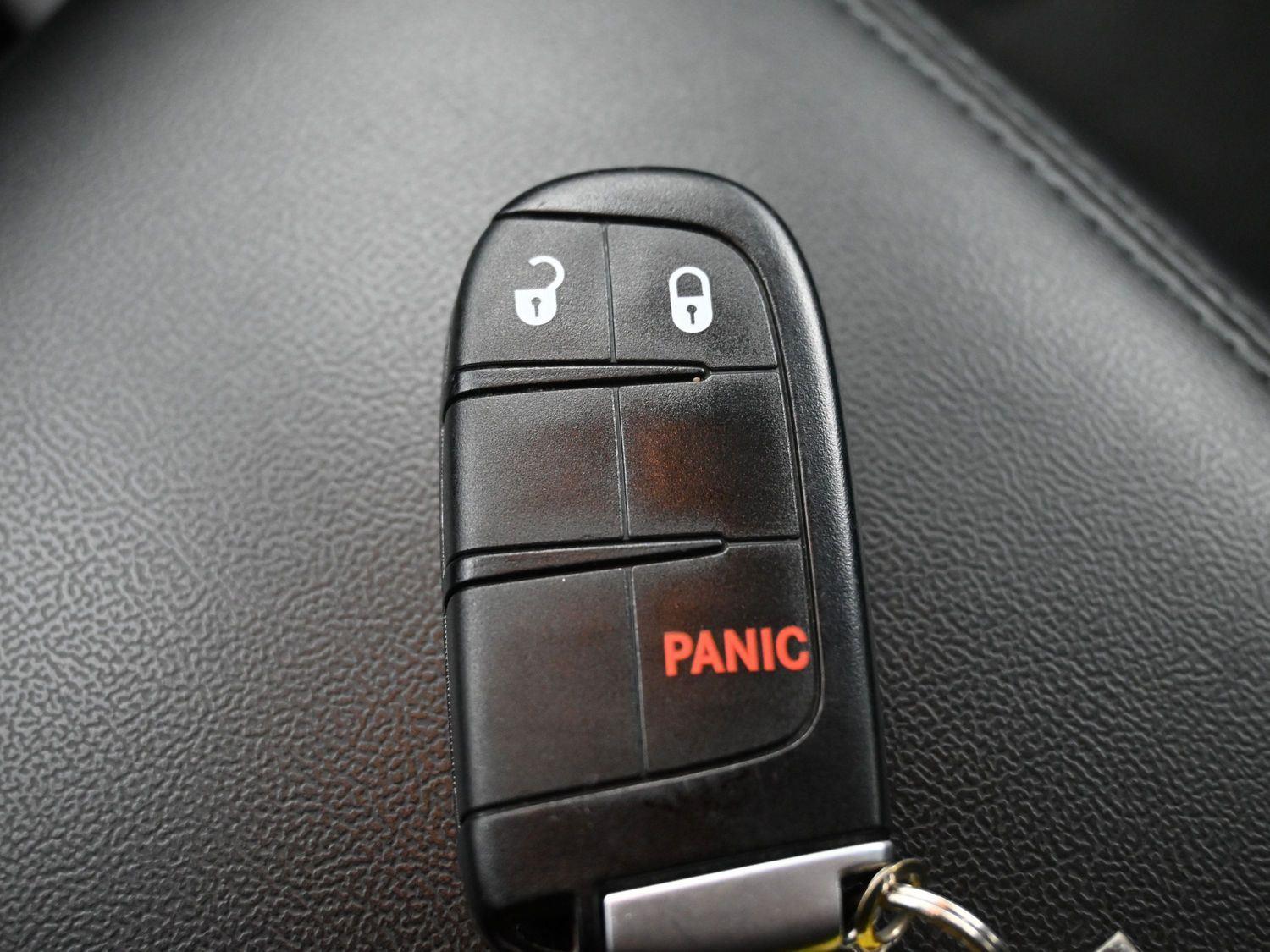 Used 2022 White Knuckle Clearcoat Dodge SXT image 28