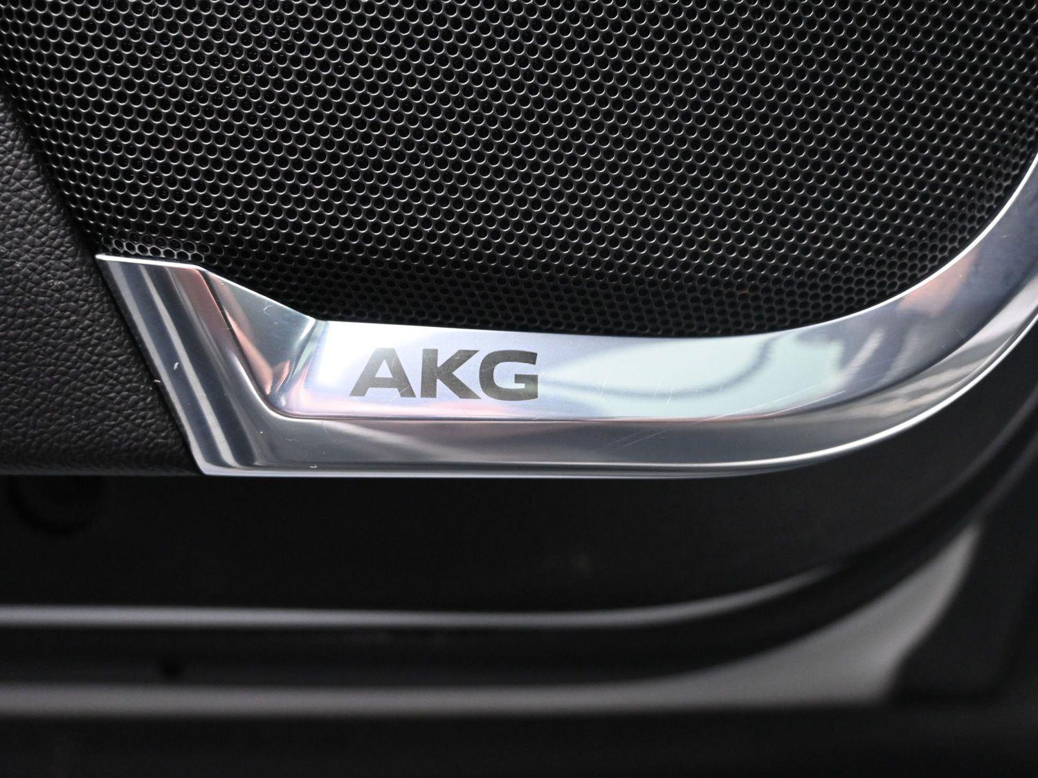 Used 2023 Crystal White Tricoat Cadillac 4WD Sport Platinum image 39