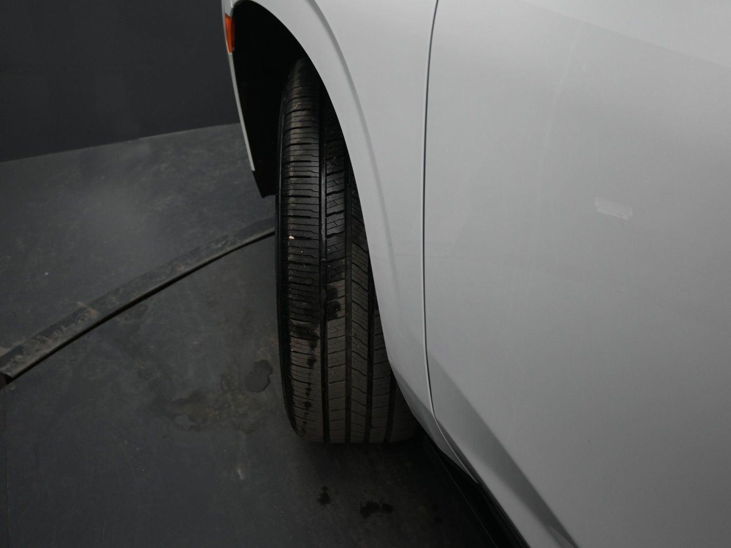 Used 2023 Crystal White Tricoat Cadillac 4WD Sport Platinum image 5