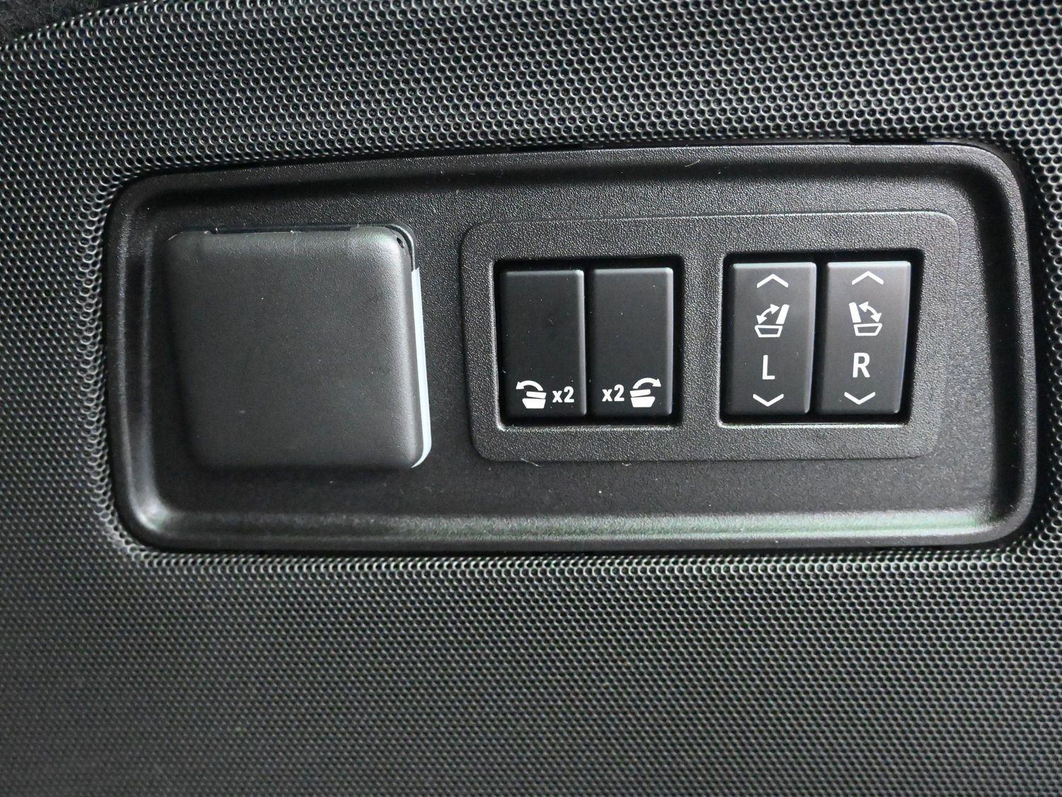 Used 2023 Crystal White Tricoat Cadillac 4WD Sport Platinum image 20