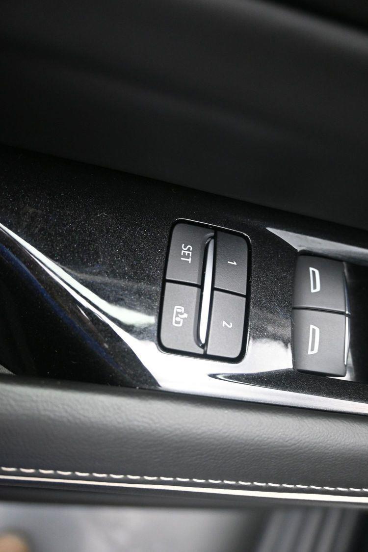 Used 2023 Crystal White Tricoat Cadillac 4WD Sport Platinum image 24