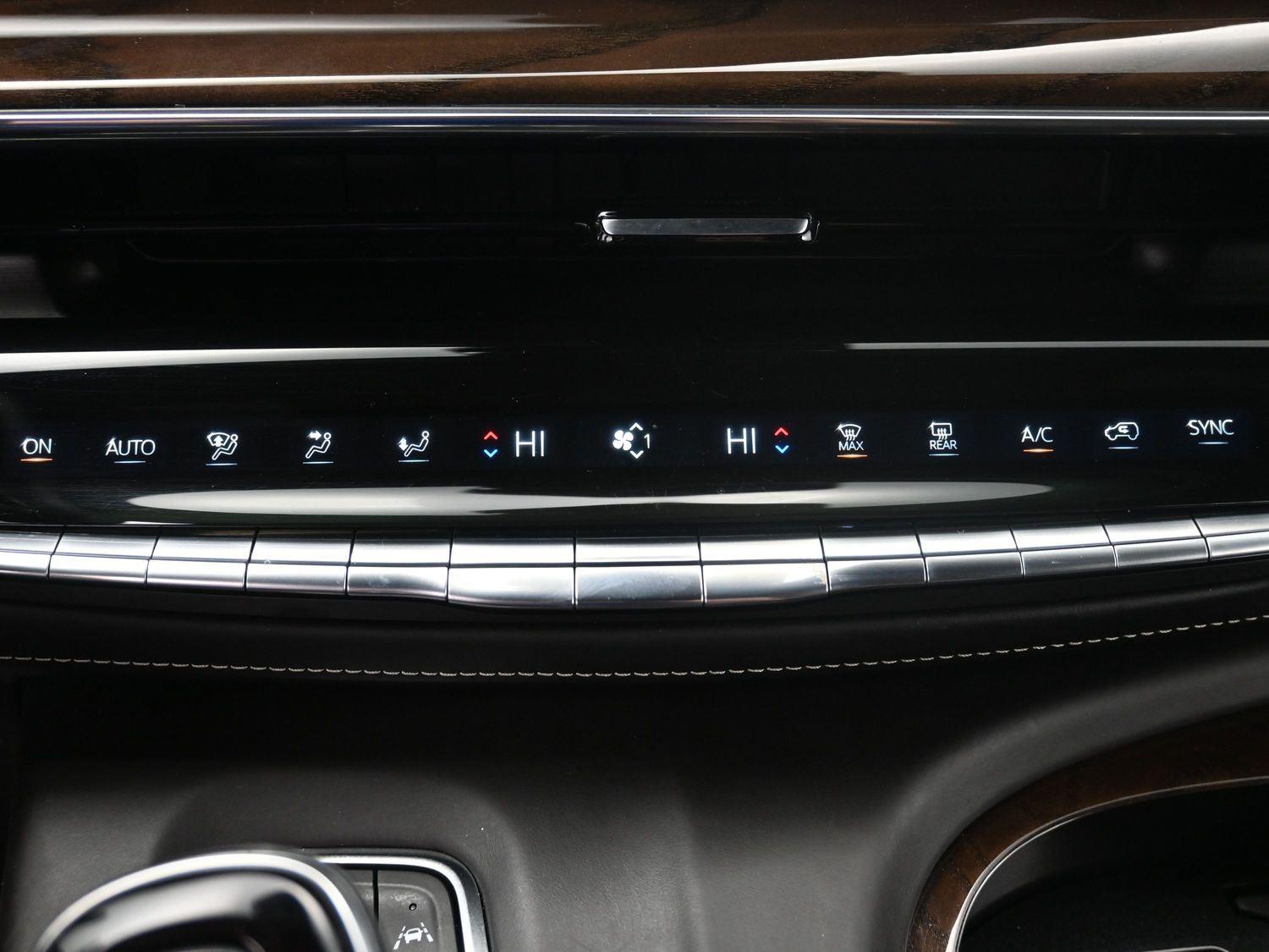 Used 2023 Crystal White Tricoat Cadillac 4WD Sport Platinum image 34