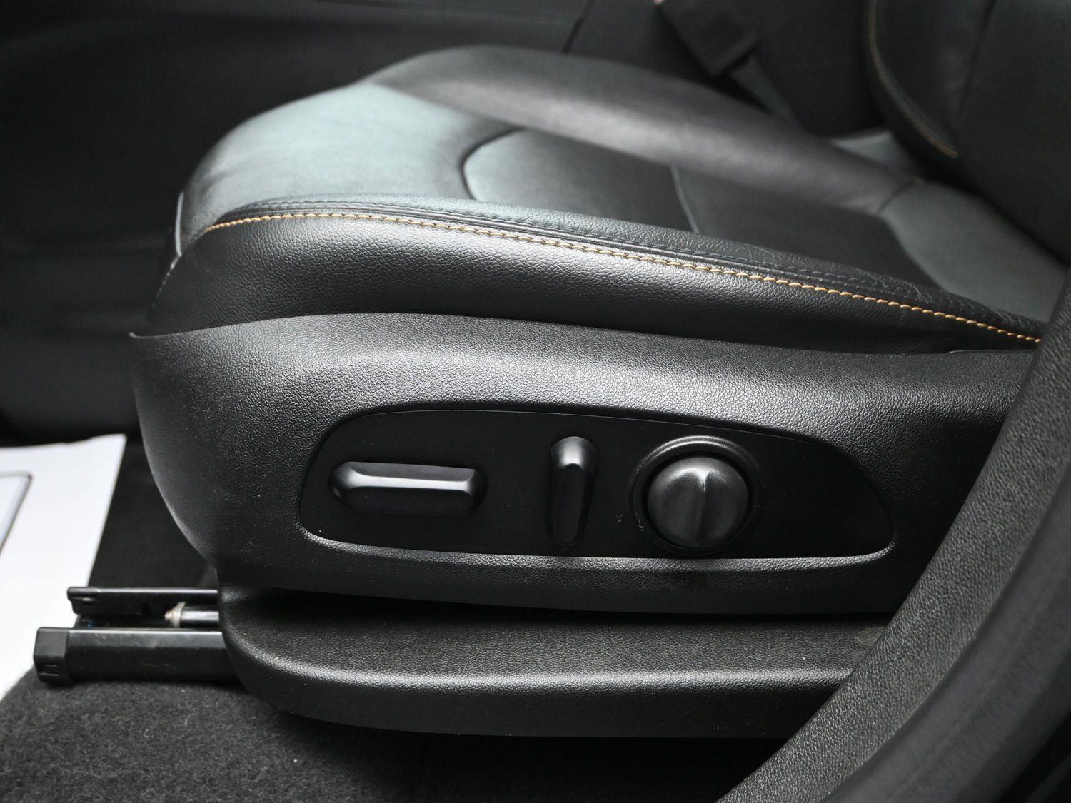 Used 2020 Mosaic Black Metallic Chevrolet LT image 21