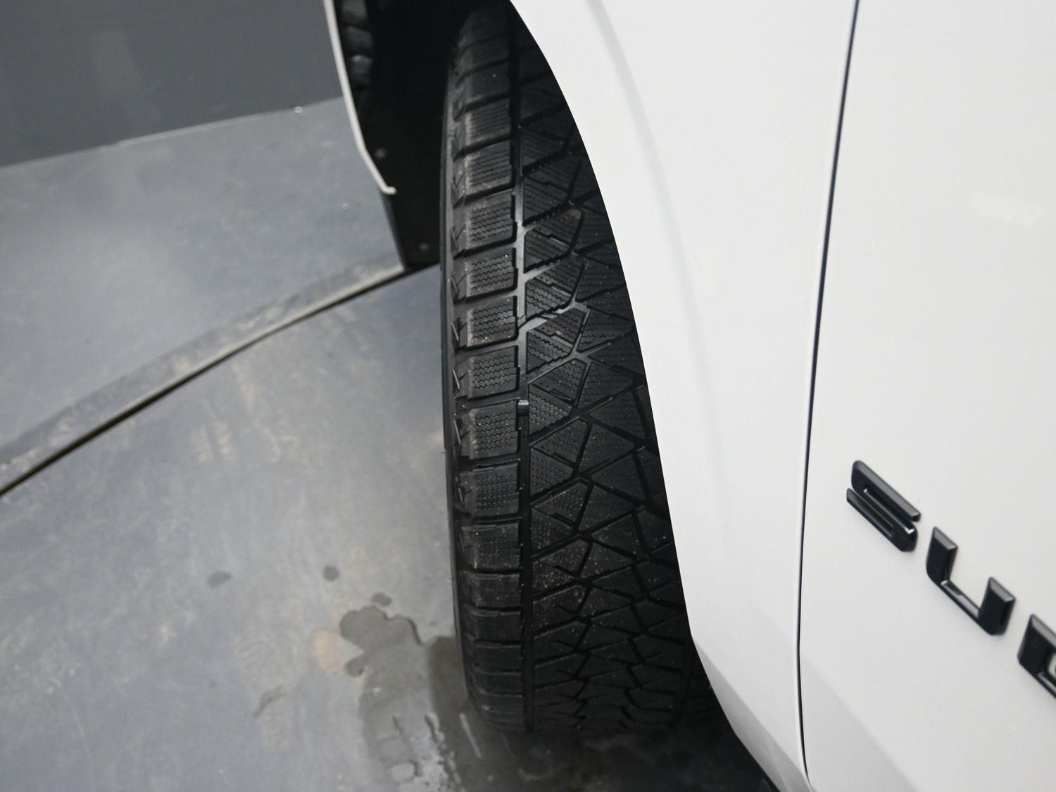 Used 2024 Iridescent Pearl Tricoat Chevrolet High Country image 5