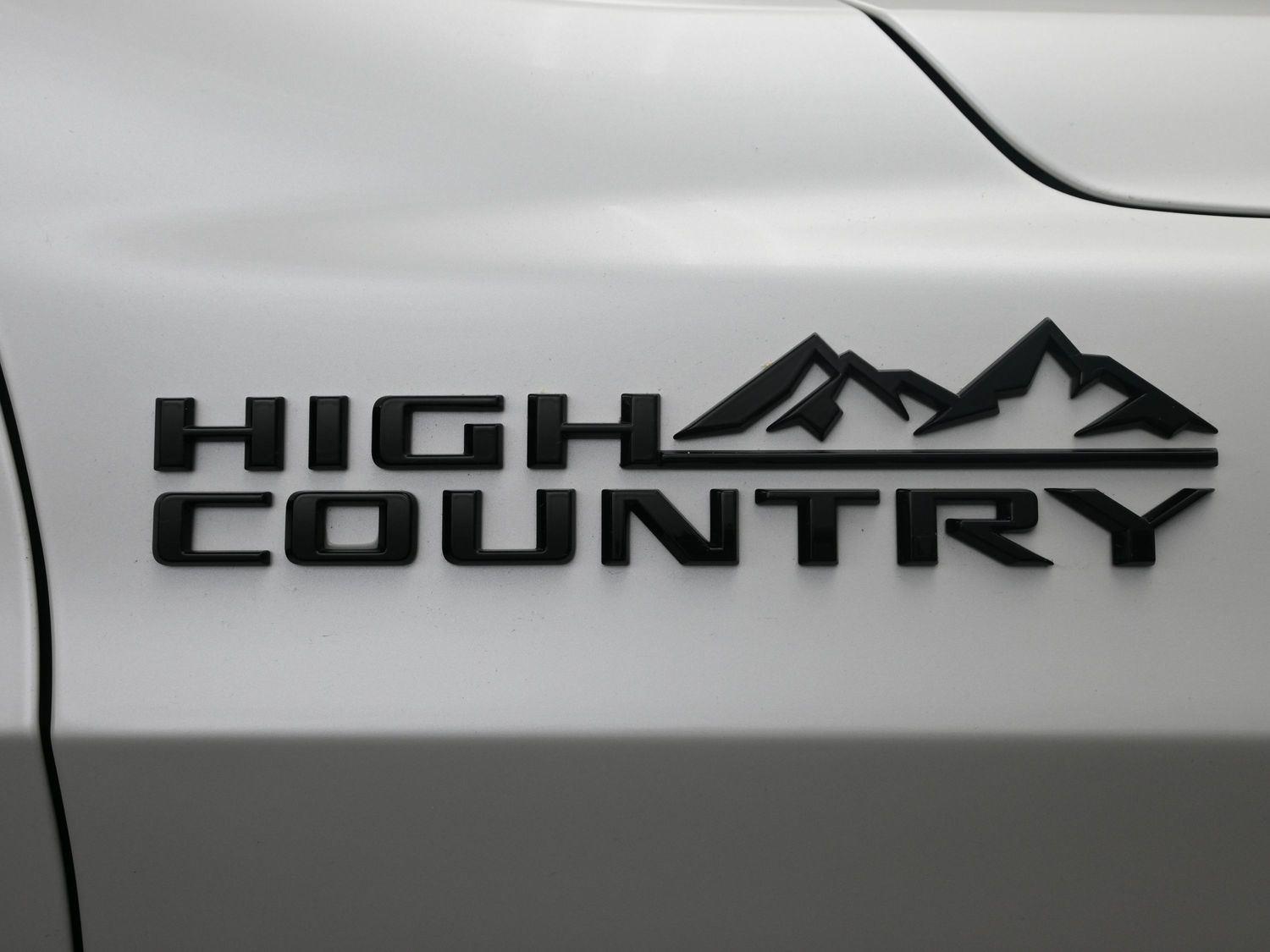 Used 2024 Iridescent Pearl Tricoat Chevrolet High Country image 6