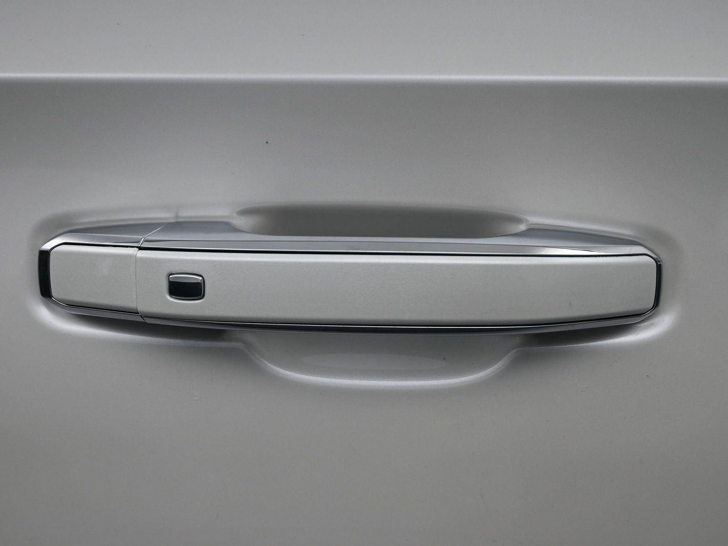 Used 2024 Iridescent Pearl Tricoat Chevrolet High Country image 8