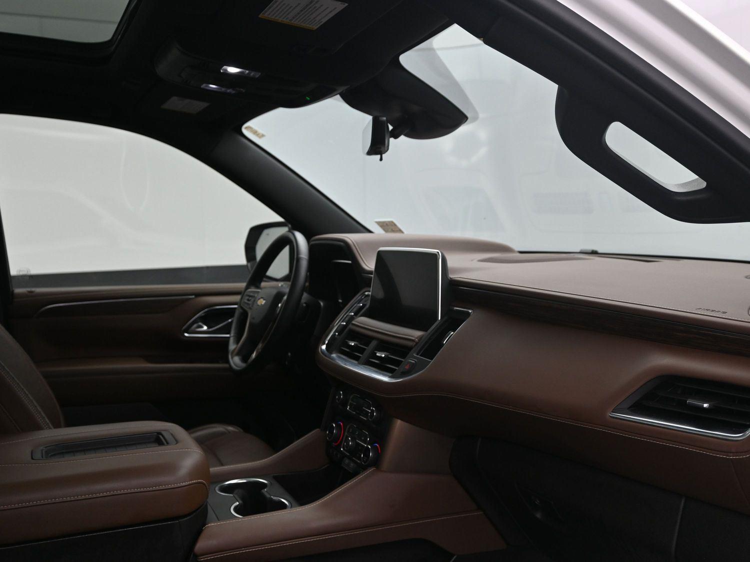 Used 2024 Iridescent Pearl Tricoat Chevrolet High Country image 14