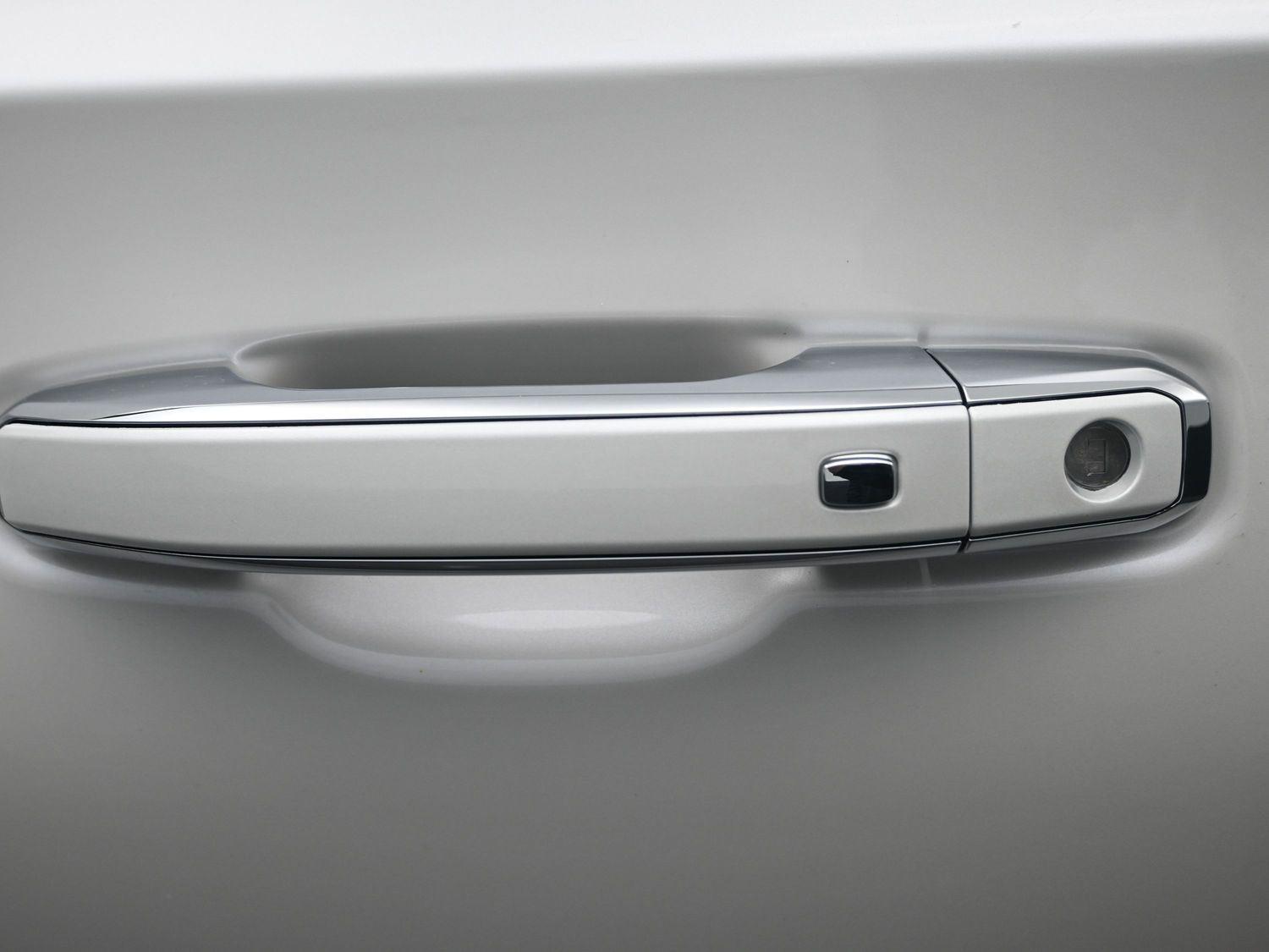 Used 2024 Iridescent Pearl Tricoat Chevrolet High Country image 21