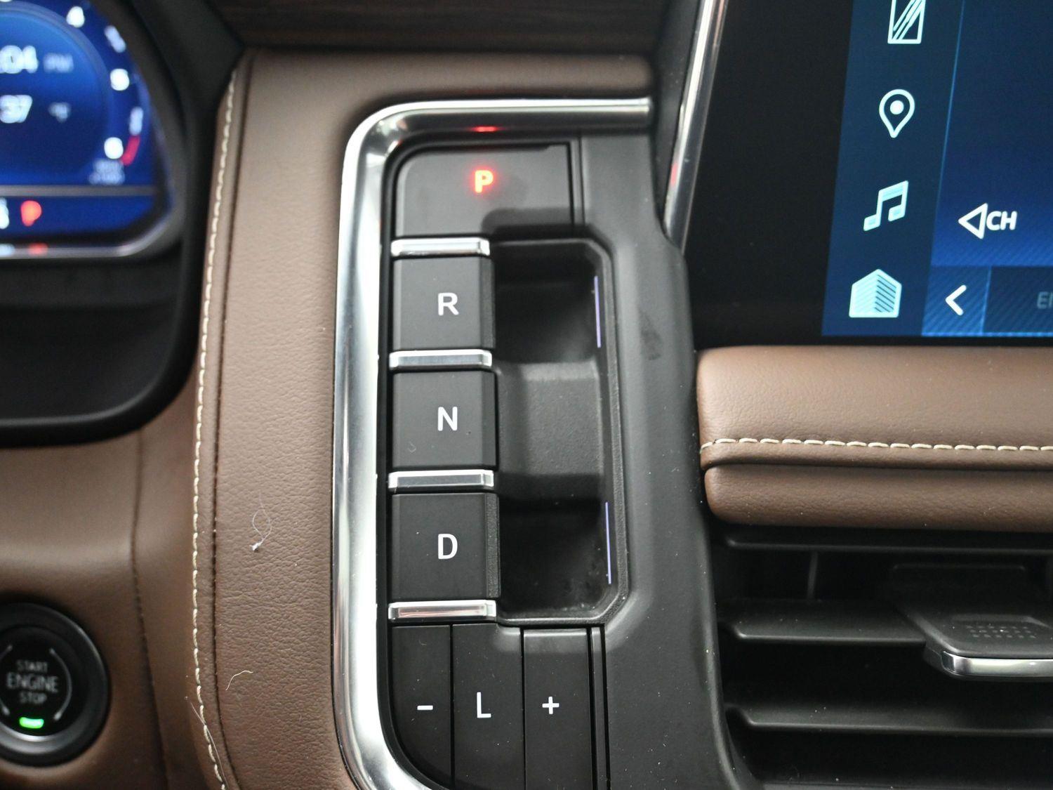 Used 2024 Iridescent Pearl Tricoat Chevrolet High Country image 35