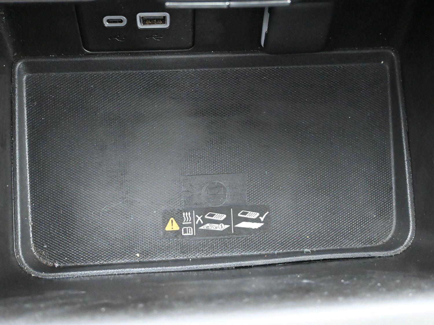 Used 2024 Iridescent Pearl Tricoat Chevrolet High Country image 36