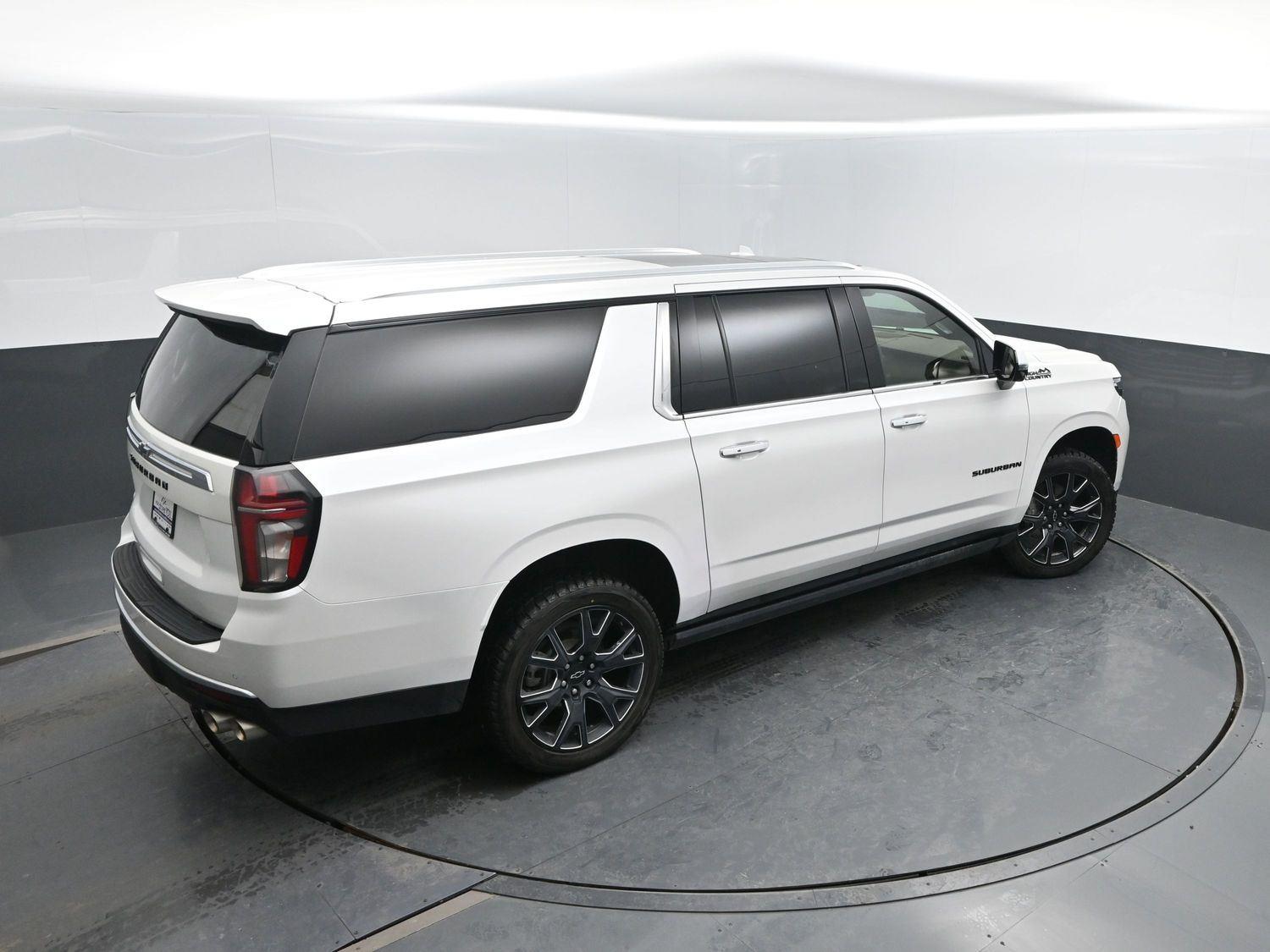 Used 2024 Iridescent Pearl Tricoat Chevrolet High Country image 45