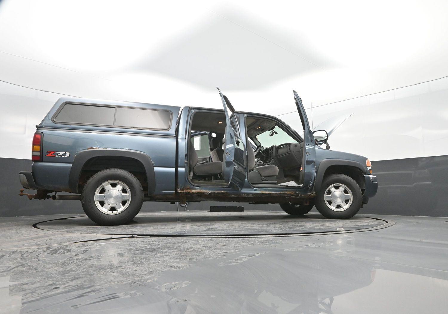 Used 2006  GMC  image 46