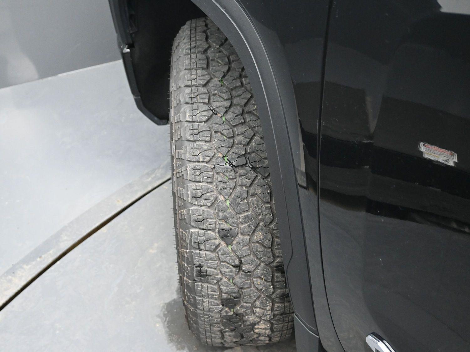 Used 2026 Onyx Black GMC AT4 image 5