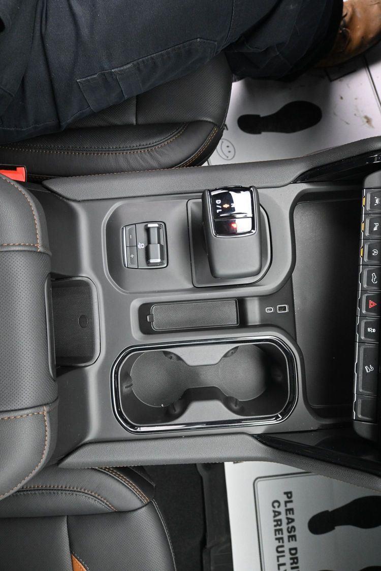 Used 2026 Onyx Black GMC AT4 image 34