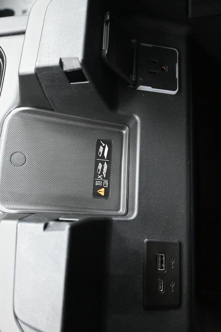 Used 2026 Onyx Black GMC AT4 image 35