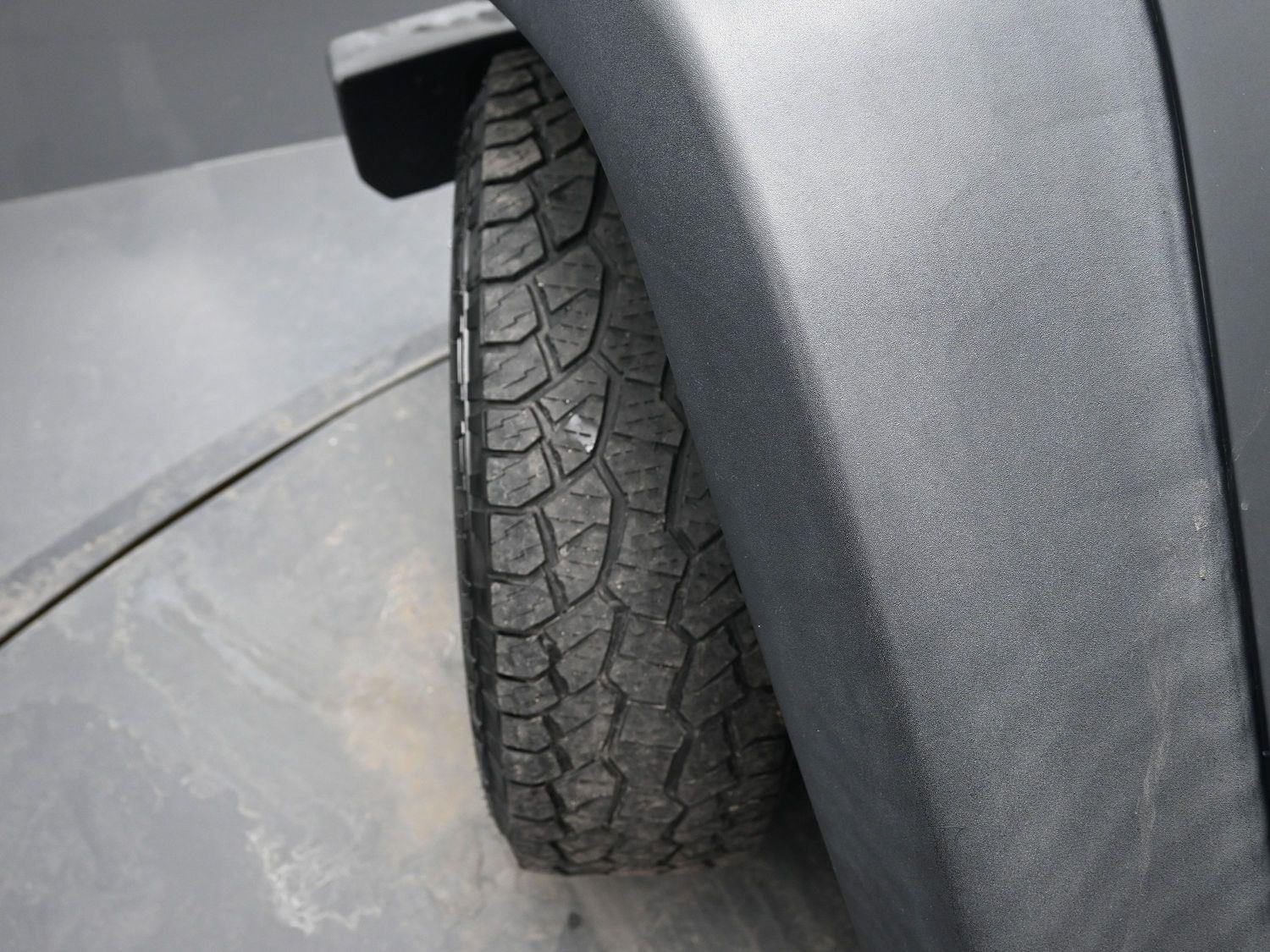 Used 2016 Billet Silver Metallic Clearcoat Jeep Black Bear image 5