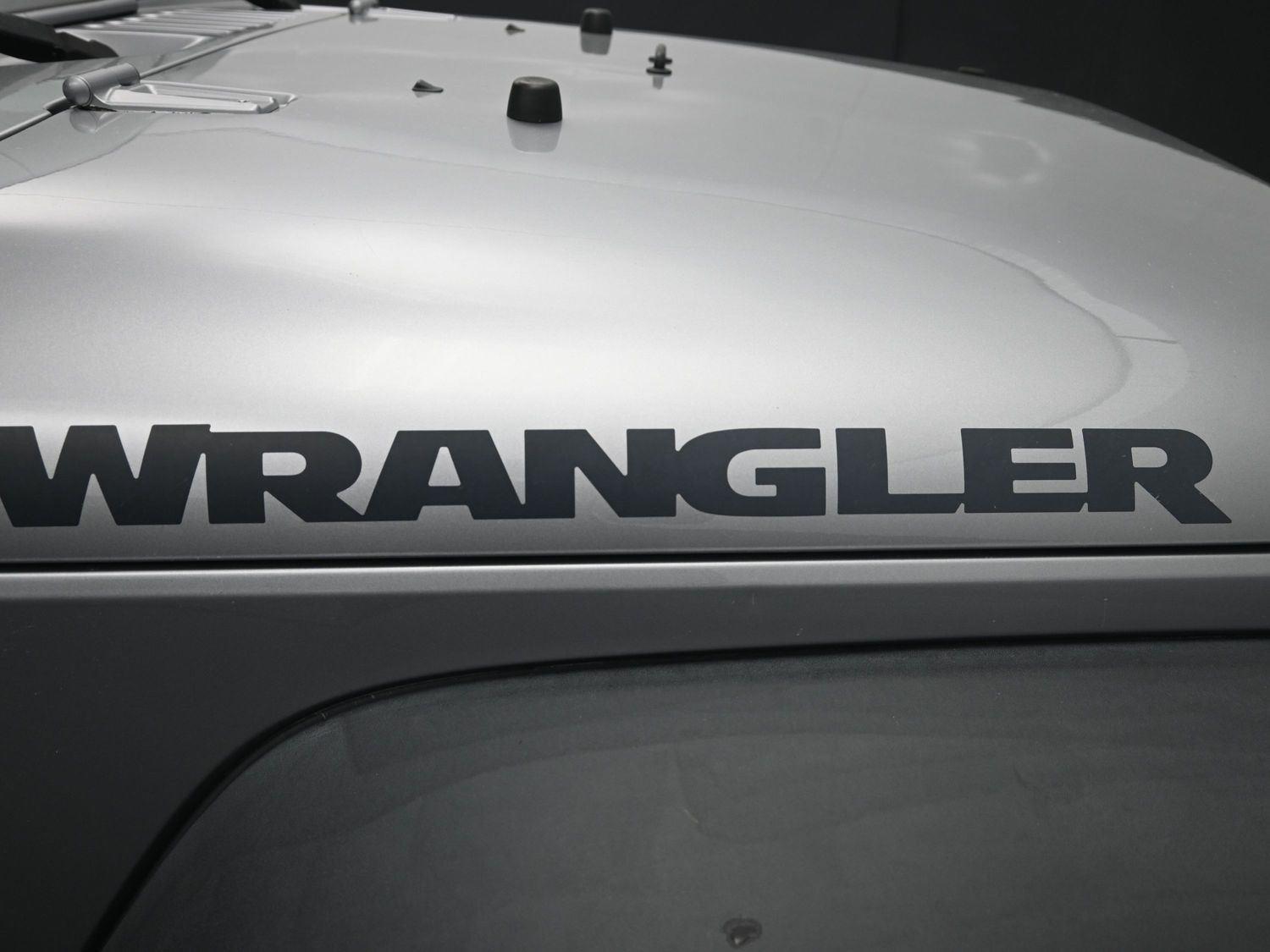 Used 2016 Billet Silver Metallic Clearcoat Jeep Black Bear image 6