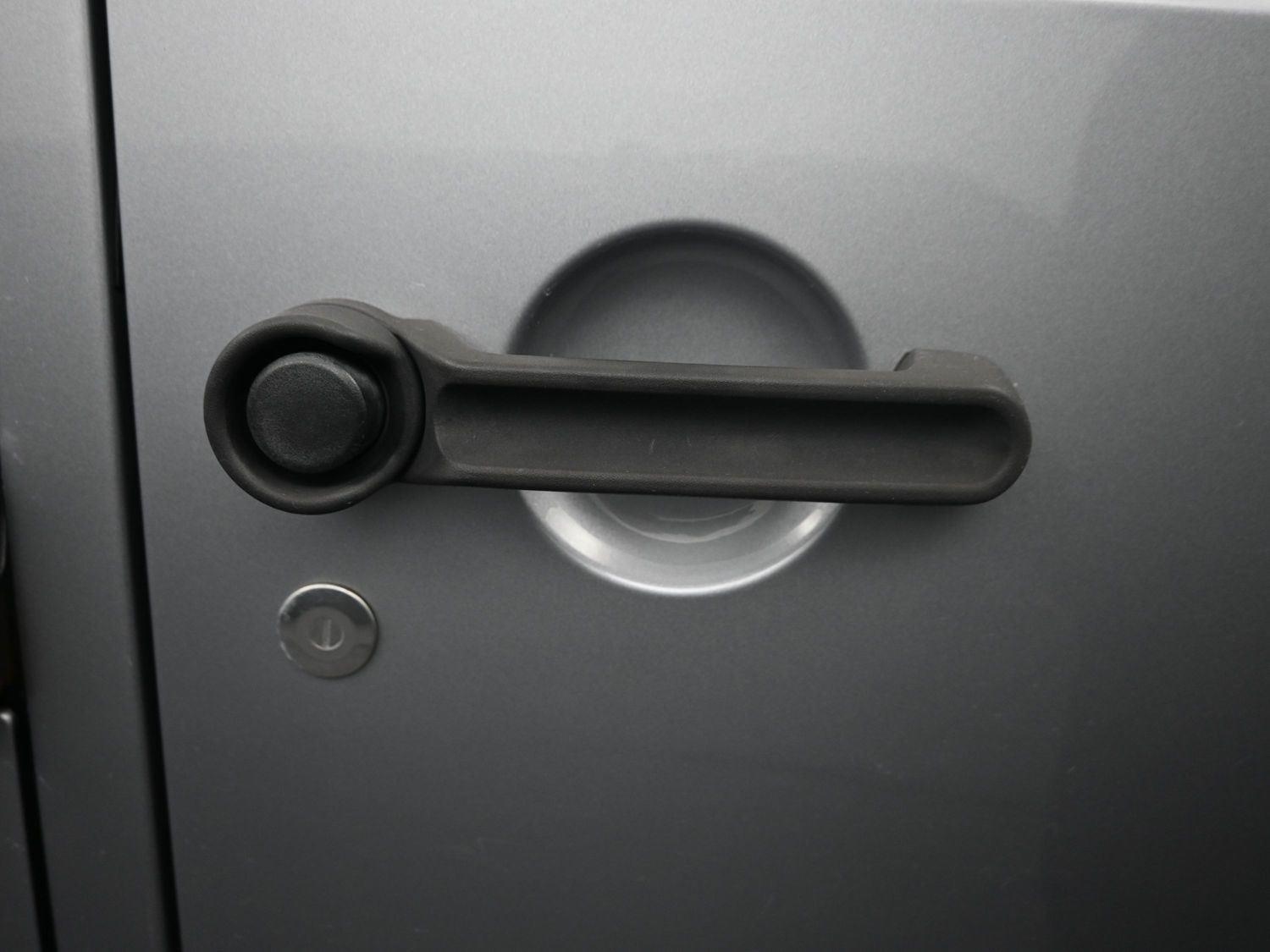 Used 2016 Billet Silver Metallic Clearcoat Jeep Black Bear image 7