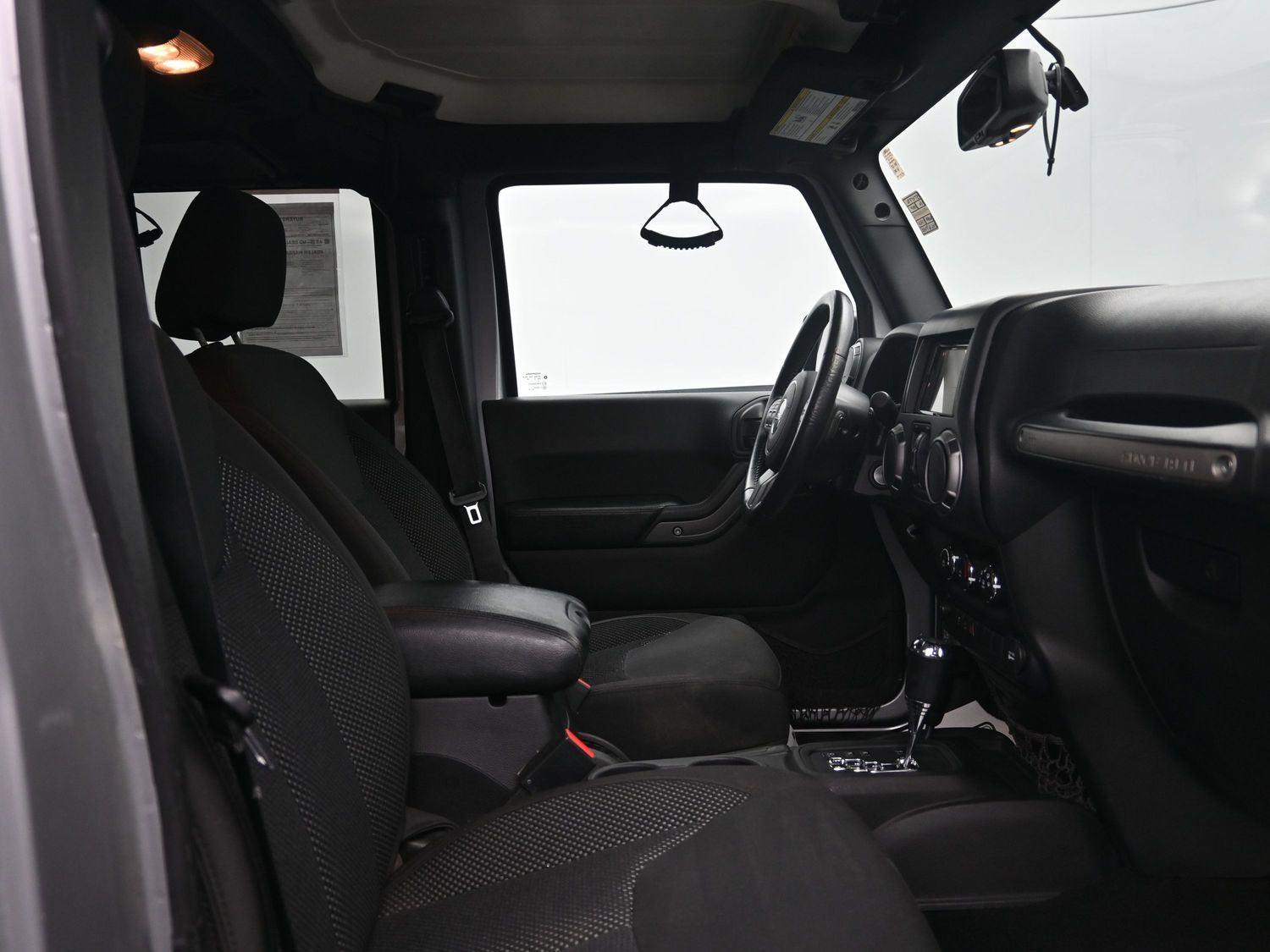 Used 2016 Billet Silver Metallic Clearcoat Jeep Black Bear image 9